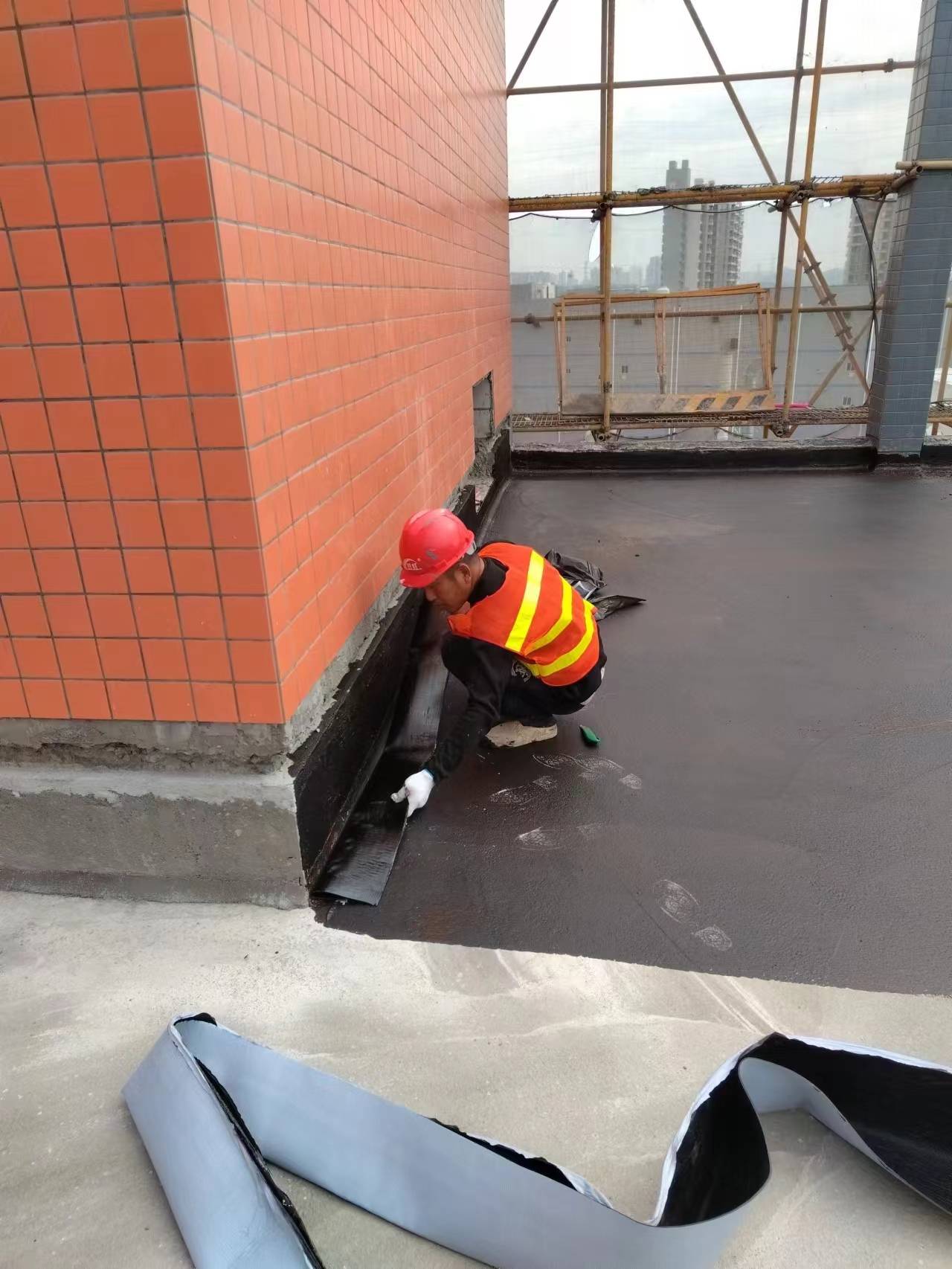 樓房水管漏水怎么辦？廣州本地專業防水補漏與管道安裝服務指南